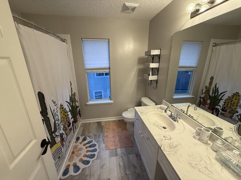 Building Photo - 944 Waverly Bluff Ct