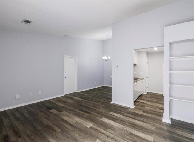 Building Photo - 2132 Andover Dr