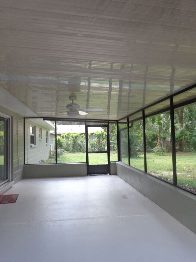 Building Photo - 2220 NW 14th Ave