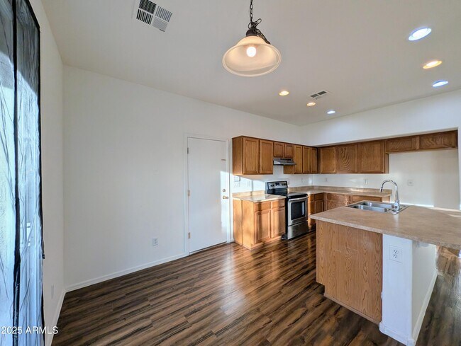 Building Photo - 3848 E Pollack St