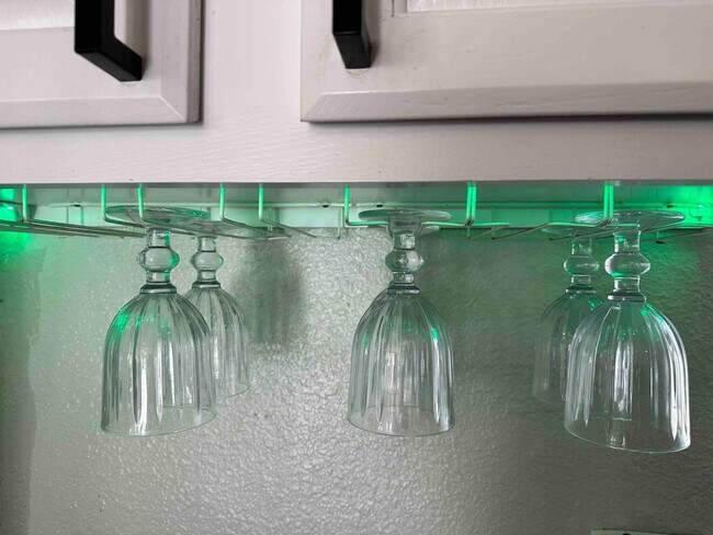 Building Photo - 660 Sunnyside Ave