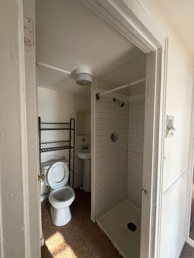 Building Photo - 25 Church St