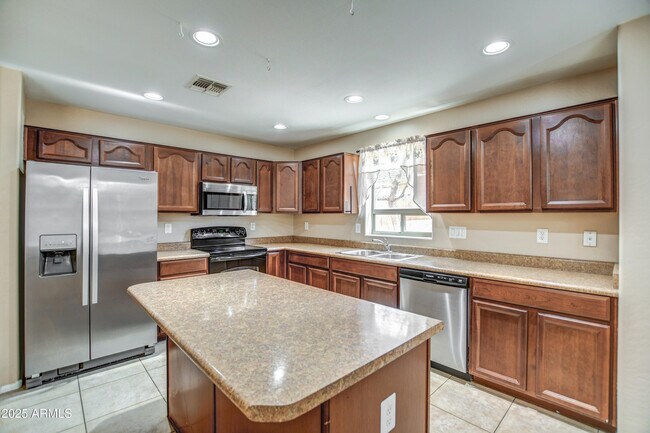Building Photo - 40437 W Robbins Dr