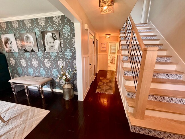 Building Photo - Gorgeous 4 Bedroom Home!!