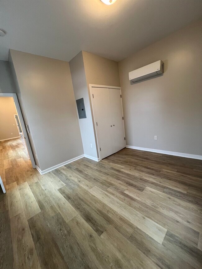 Building Photo - 304 Ege Ave