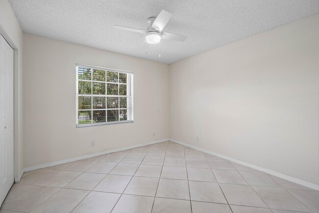 Building Photo - 6192 Floral Lakes Dr