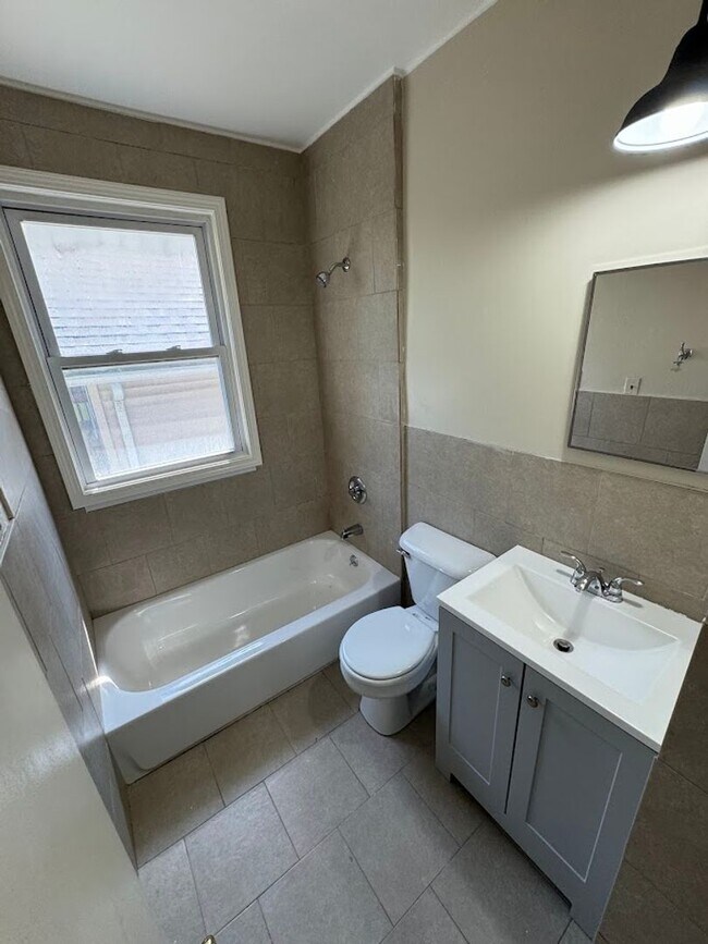 Building Photo - D035 - E Chesterfield 143