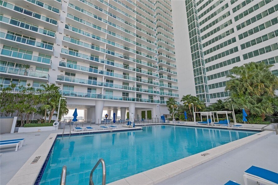 Building Photo - 1800 N Bayshore Dr
