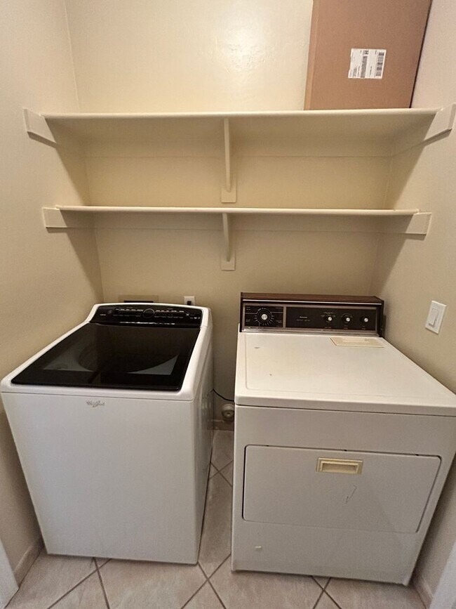 Building Photo - Move-In Special! Updated 3 Bed / 2bath Gilbert Home with New Paint, No Carpet and on the Course