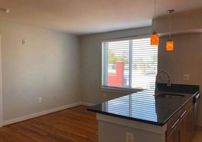 Building Photo - 420 16th St SE