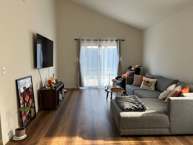 Building Photo - Updated Summerwood home