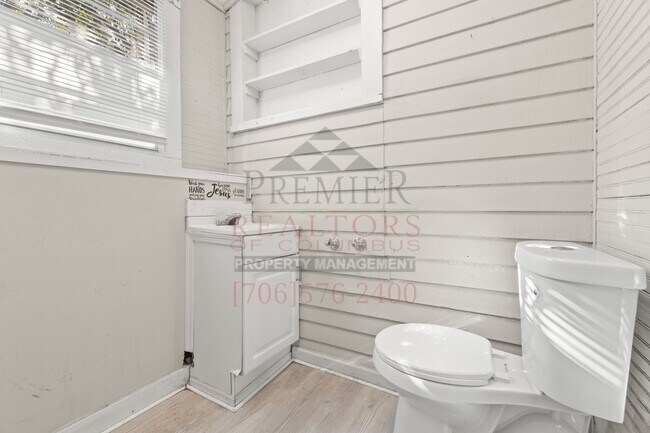 Building Photo - 108 Comer St