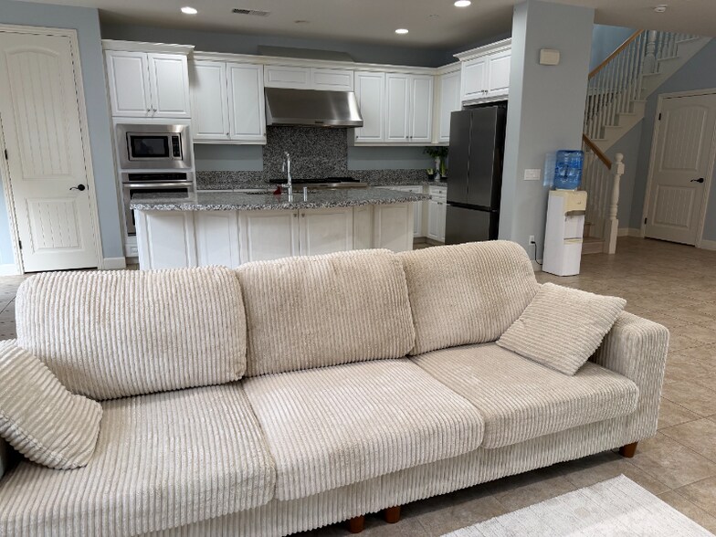 Building Photo - 161 Coyote Brush