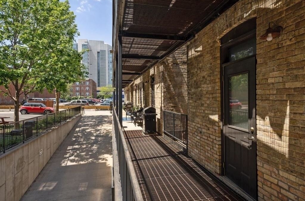 Building Photo - 523 S 9th St