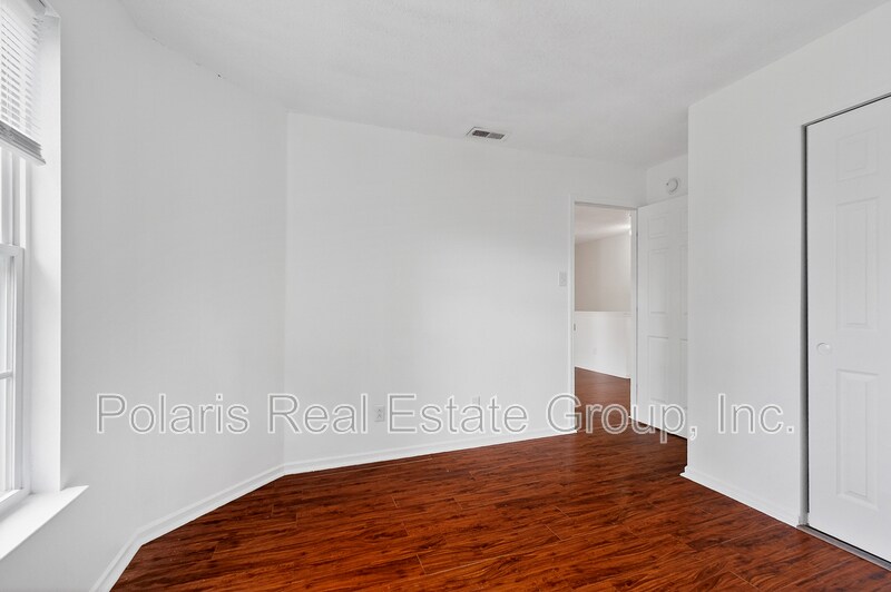 Building Photo - 2009 Dutch Elm Dr