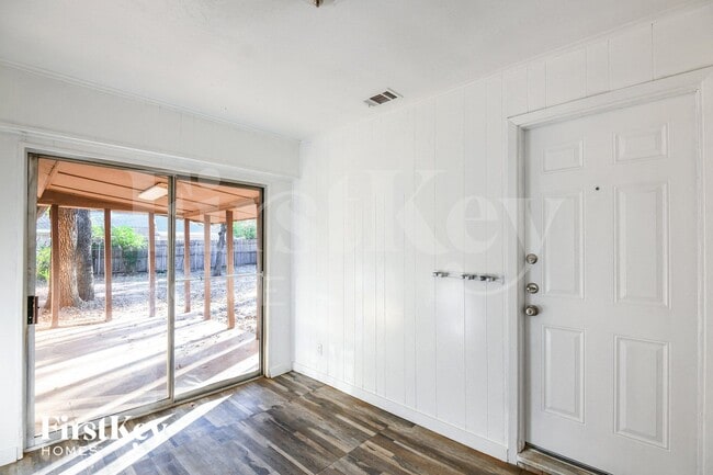 Building Photo - 1808 W Cedar Elm Dr