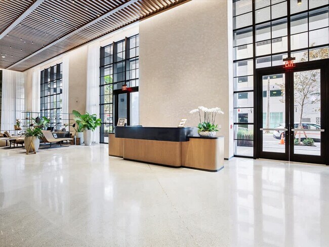 Building Photo - 601 NE 1st Ave