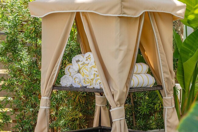 Building Photo - 1700 Alton Rd