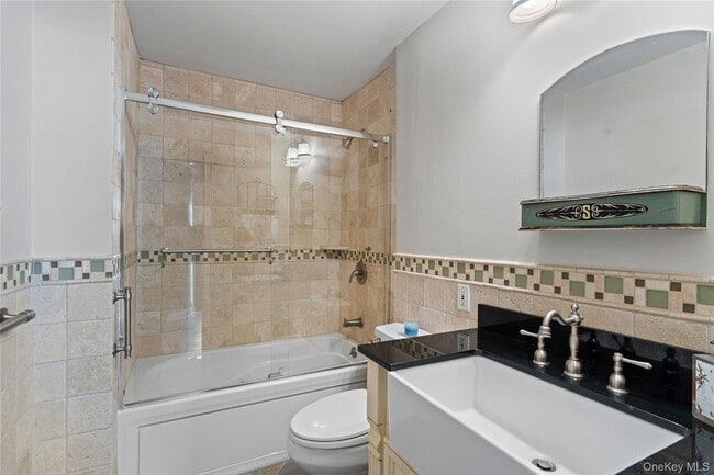 Building Photo - 539 Nassau Ave