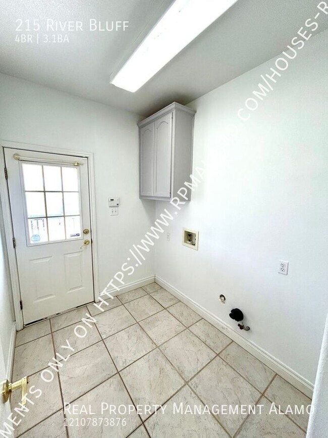 Building Photo - AVAILABLE NOW! 2-Story 4 Bedroom / 3.5 Bat...