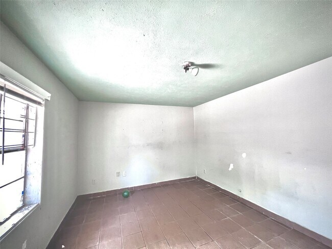 Building Photo - 1825 W Little York Rd