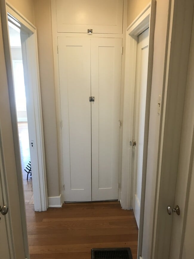 Building Photo - WOOD STREET BEAUTY!!!