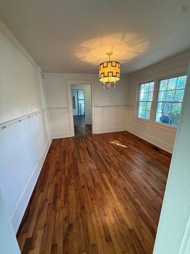 Building Photo - 0011