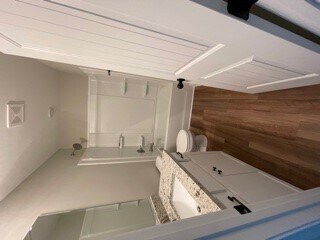 Building Photo - 2048 Rice St