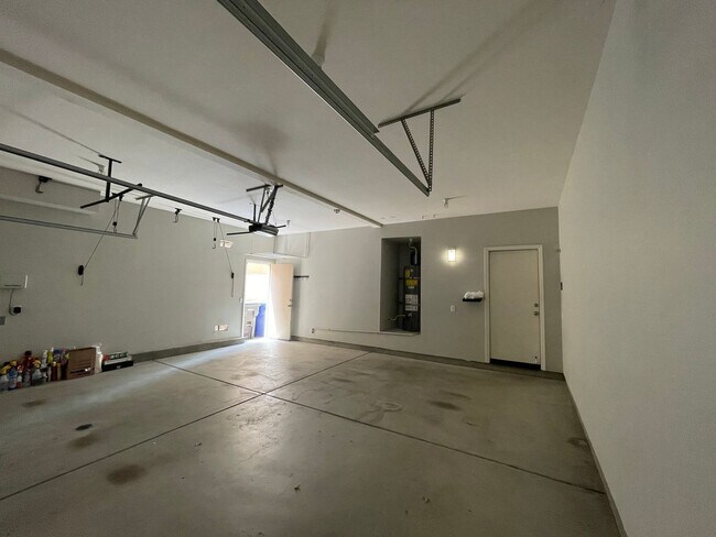 Building Photo - Spacious Chula Vista Home | 2 Car Garage | Pools, Gym & Tennis Courts