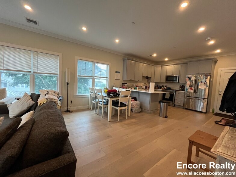 Building Photo - 32 Cummins Hwy