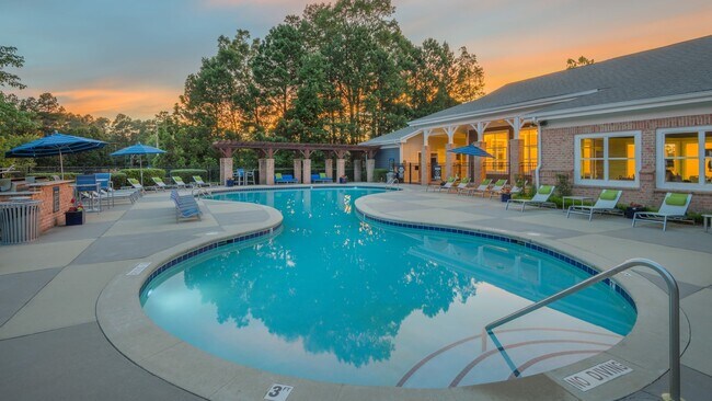 Building Photo - 200 Edinborough Dr