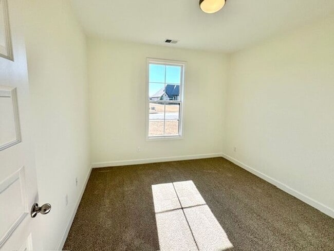 Building Photo - Move In Special! Now Leasing 5BR/3 Bath Home - Somerville.