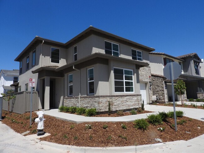 Building Photo - Beautiful Smart Home in Granite Bay  With Solar!!