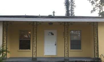 Building Photo - Updated Villa in Greenacres