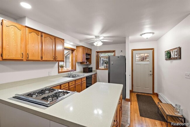 Building Photo - 836 Miller Ave