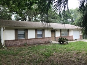 Building Photo - 2200 Pine Hill Pl