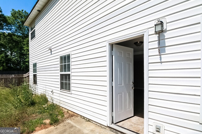 Building Photo - 2051 Registry Ct