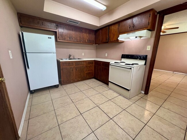 Building Photo - Cozy 3 Bedroom, 1 Bathroom Home for Rent!