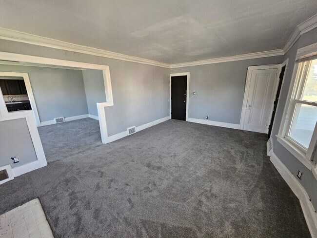 Building Photo - 3685 E 143rd St