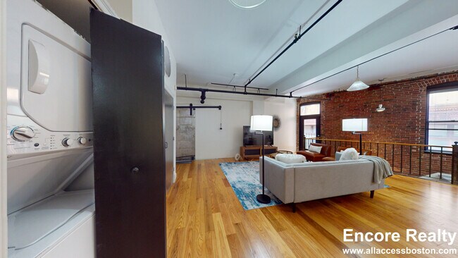 Building Photo - 19 Stanhope St