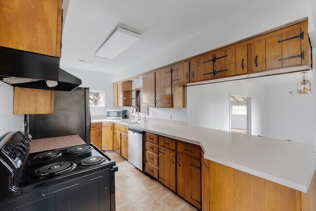 Building Photo - FOUR BEDROOM CHARMER WITH ADU IN CASTLE ROCK