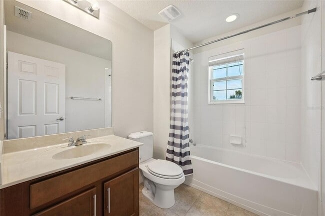 Building Photo - 1310 Oakcrest Ct