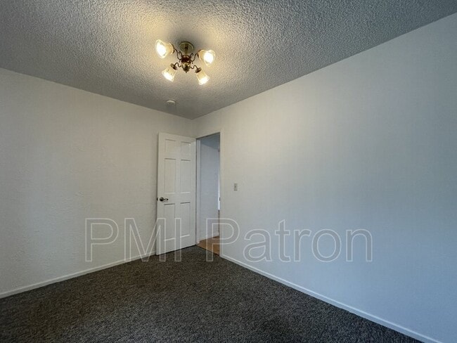 Building Photo - 1719 Van Horne Ln