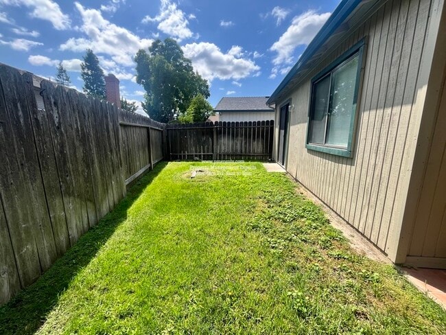 Building Photo - 6019 Carolina Cir