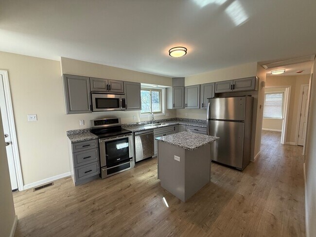 Building Photo - REMODELED Two Bedroom Two Bath Home in Overland, Mo.