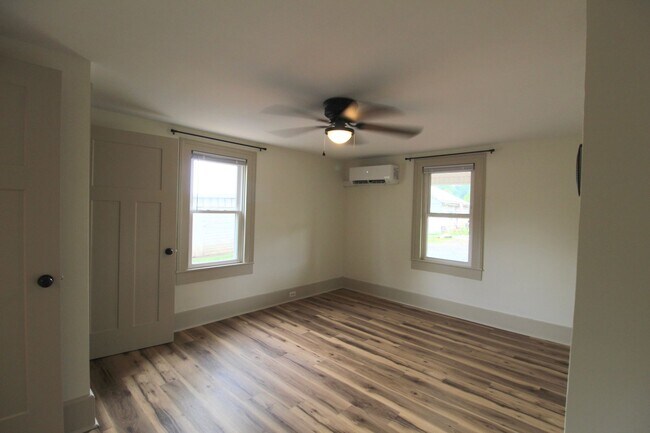 Building Photo - 56 Grindstone Rd