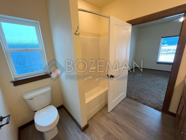 Building Photo - 2605 Meriwether Dr S