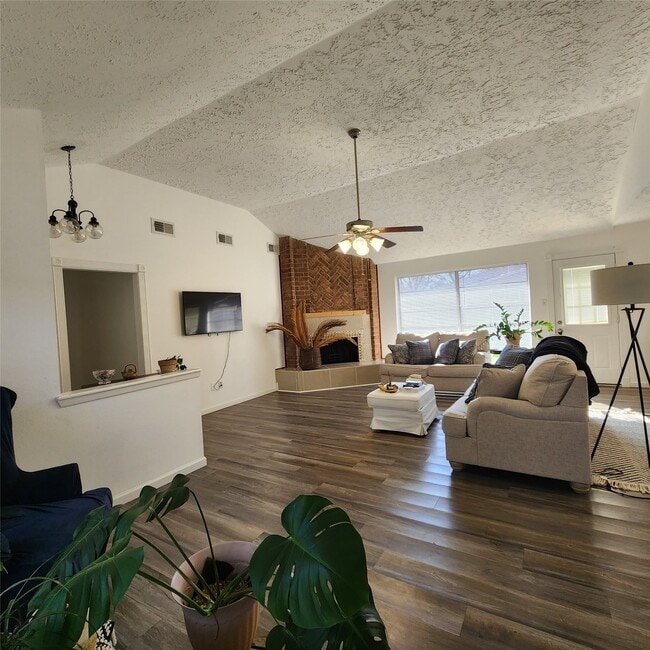 Building Photo - 3622 Fiddlers Green Dr