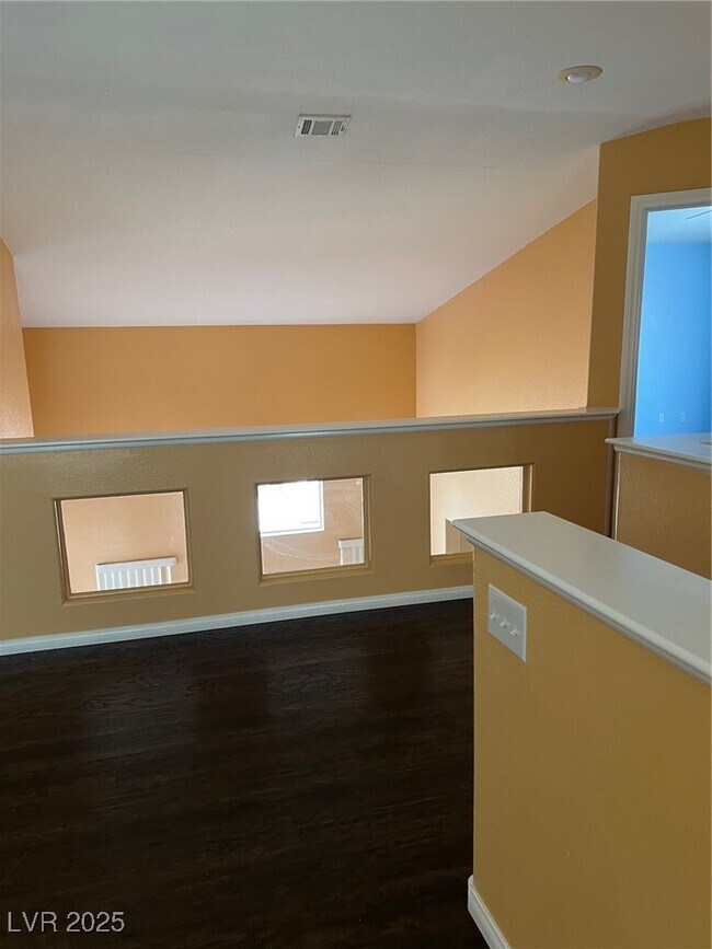 Building Photo - 212 Silver Castle St