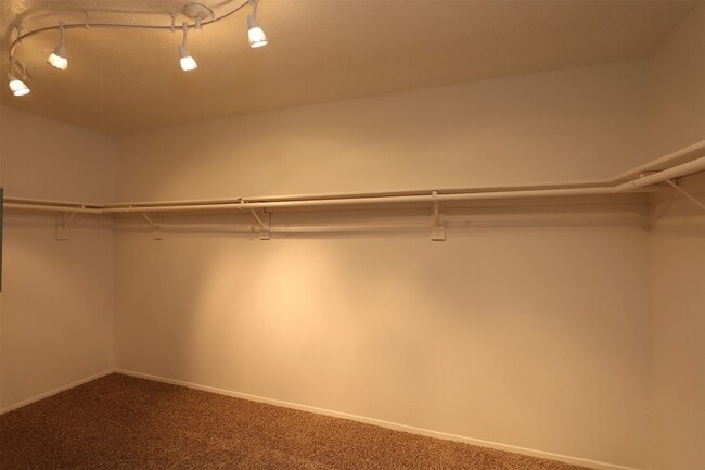 Building Photo - 6430 Kentwick Dr